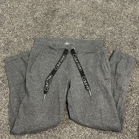 Calvin Klein Pants - Calvin Klein women S gray jogger sweatpants w front pockets & black drawstring